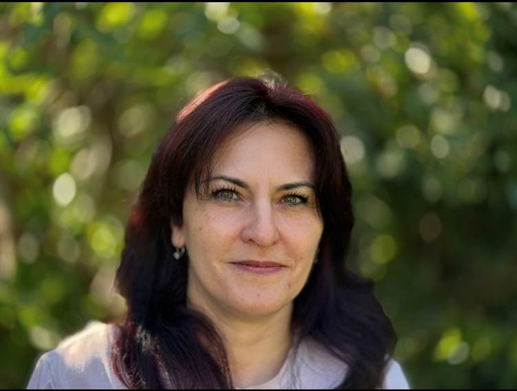 A képen Emberi arc, személy, mosoly, fa látható

Előfordulhat, hogy a mesterséges intelligencia által létrehozott tartalom helytelen.